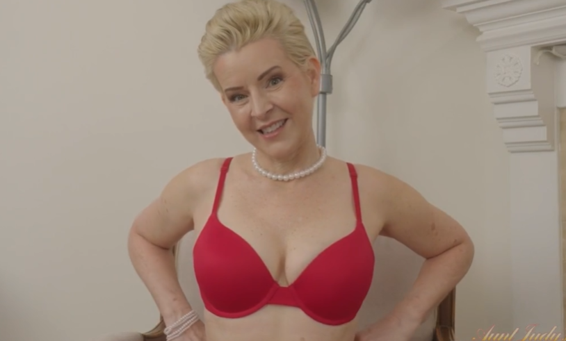 AuntJudysXXX – Your Step-Auntie Bobbi Shay Wants To Play Before Bed