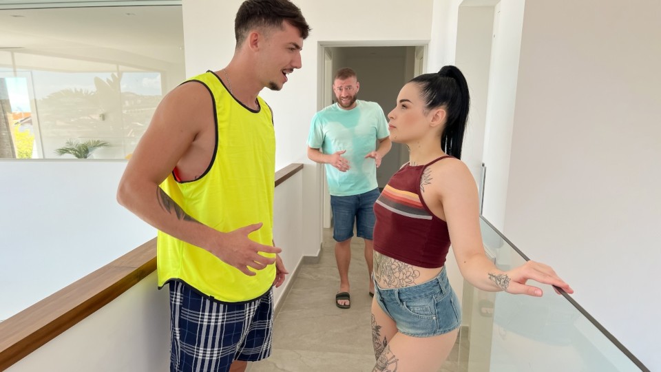 SneakySex – Saba Lapiedra Roommate Swoops In On Girlfriend