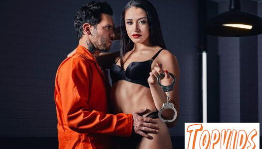 Deeper – Avi Love Swimming With Sharks