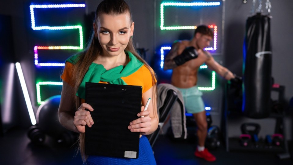 FitnessRooms – JArina Shy Squirting on fit guy’s big cock