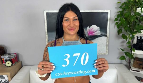 CzechSexCasting E370 Emma Turner A brunette milf gets fucked by a strange photographer