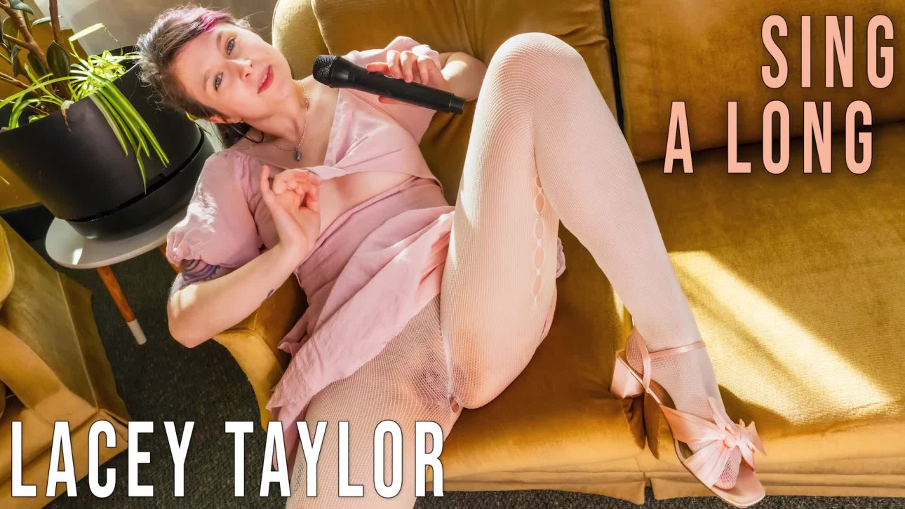 GirlsOutWest – Lacey Taylor Sing A Long