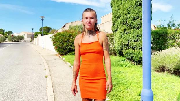 JacquieEtMichelTV – Mel 24 years old, swimming pool installer in Saint-Tropez