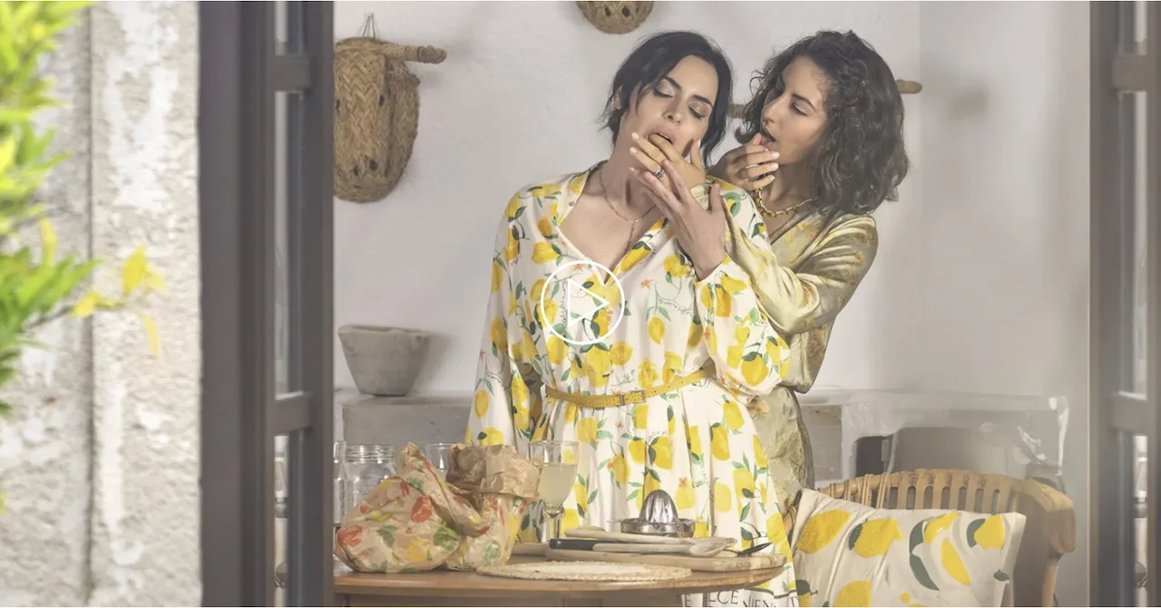 FrolicMe – Maria Riot And Tula Vida Lemonada