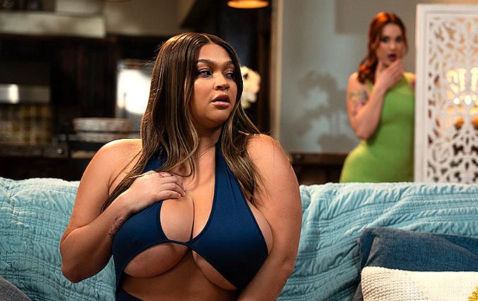 CaughtFapping – Siri Dahl And Ashlyn Peaks Caught Her Eye