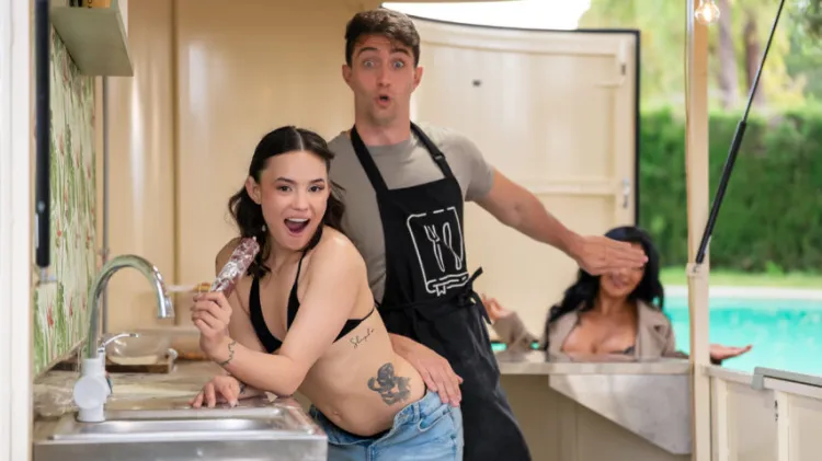 LatinaMILF – Mariana Martix And Lucy Mendez Big Tony’s Pepperoni